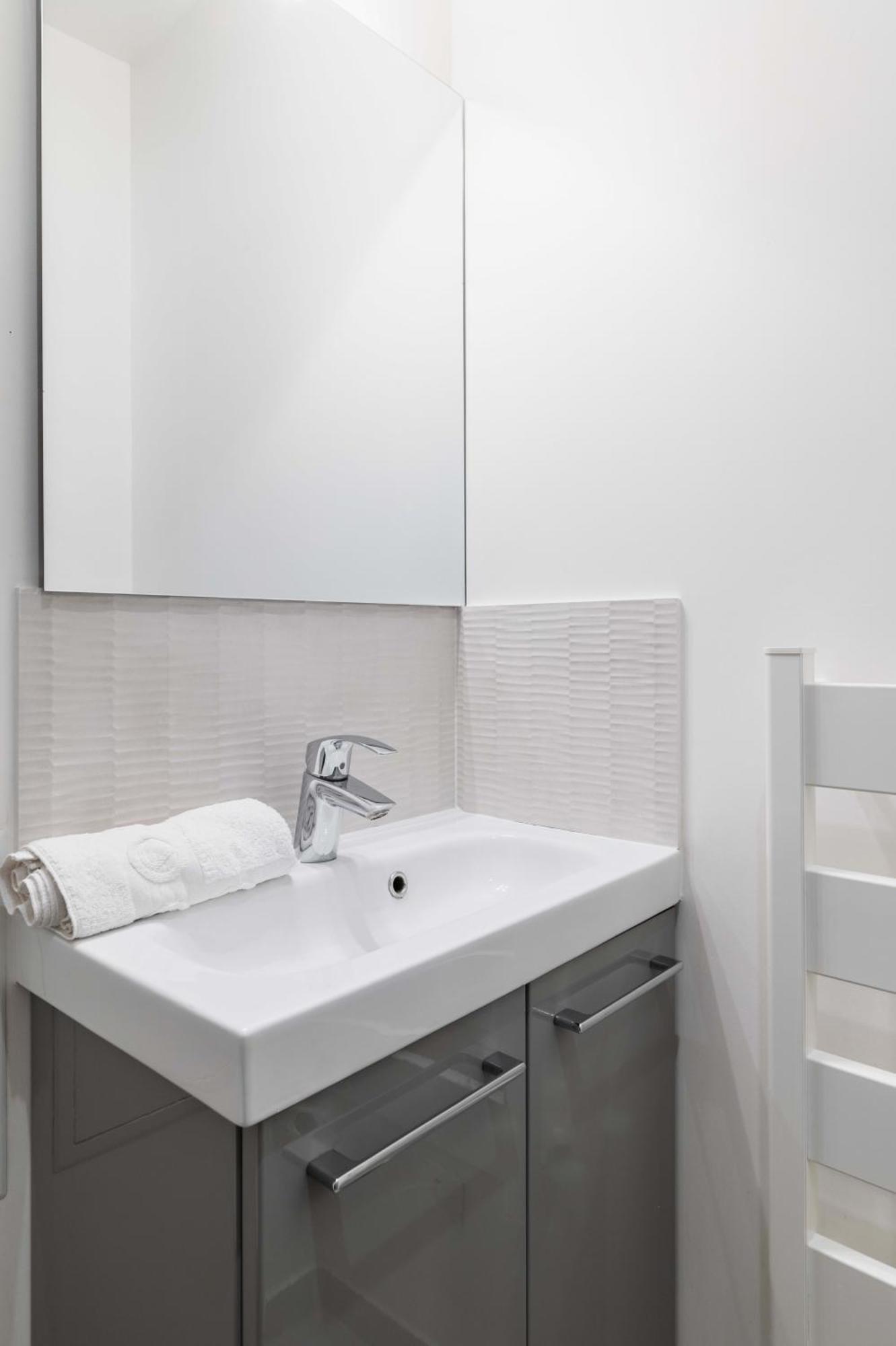 2 Pieces Renovee A Neuf Paris 5 - 4P - Flat-Guest Apartment Bagian luar foto